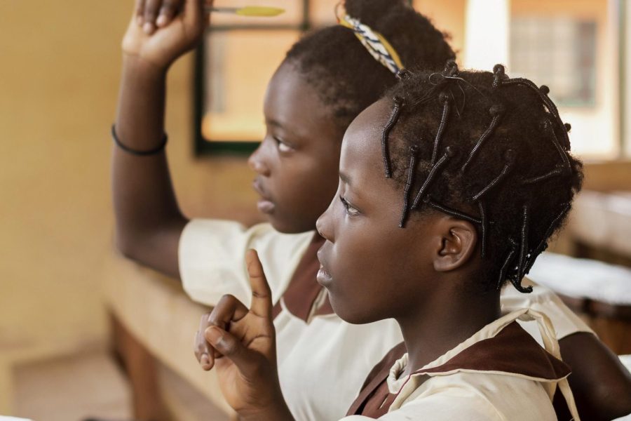 african-kids-paying-attention-class.jpg